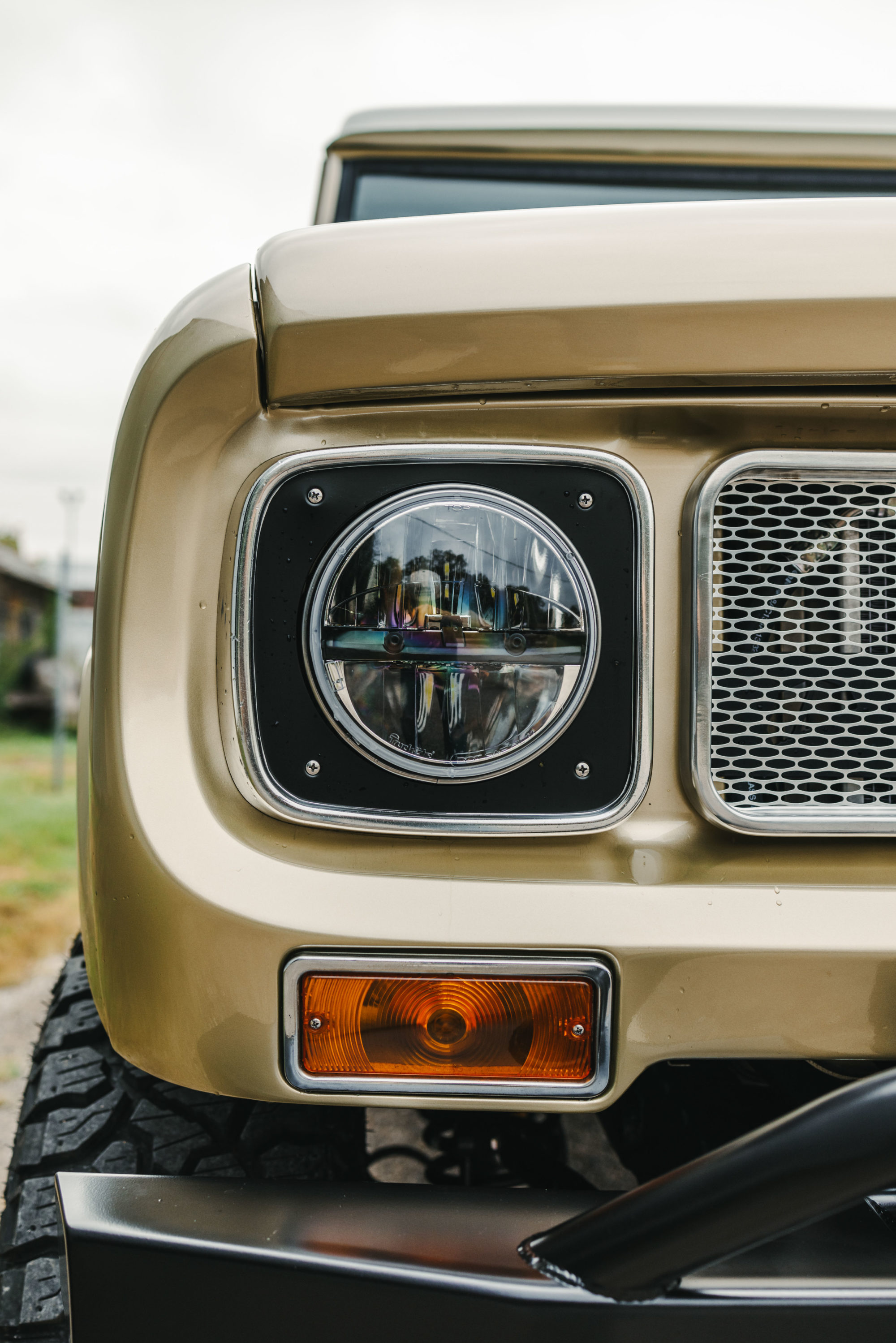 Scout 800 headlight