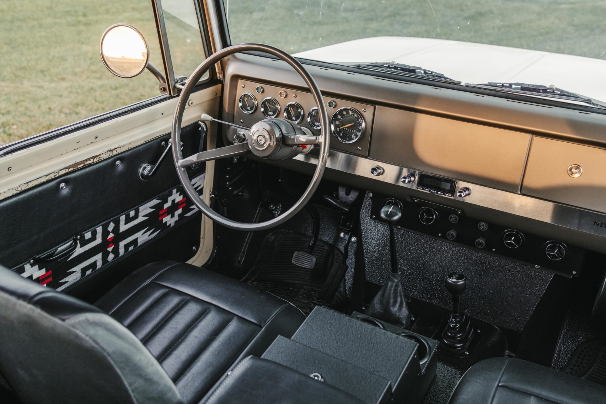 Scout 800 interior