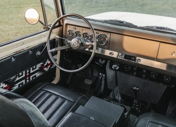 Scout 800 interior