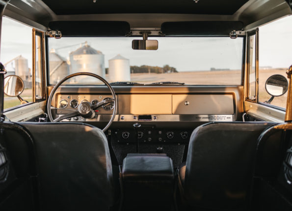 Scout 800 interior